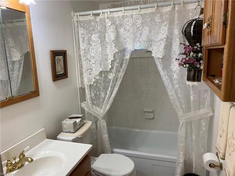 6434 Ledgebrook Dr, Brook Park, OH 44142 photo 15