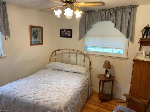 6434 Ledgebrook Dr, Brook Park, OH 44142 photo 12