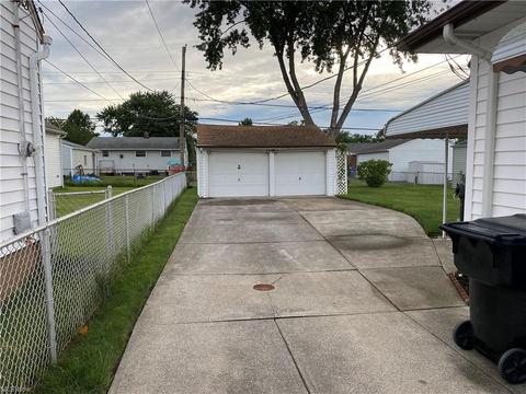 6434 Ledgebrook Dr, Brook Park, OH 44142 photo 25