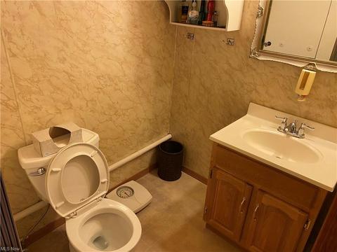 6434 Ledgebrook Dr, Brook Park, OH 44142 photo 16