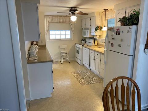 6434 Ledgebrook Dr, Brook Park, OH 44142 photo 3