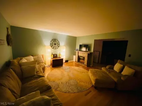 7282 Barton Hill Dr, Parma, OH 44129 photo 9