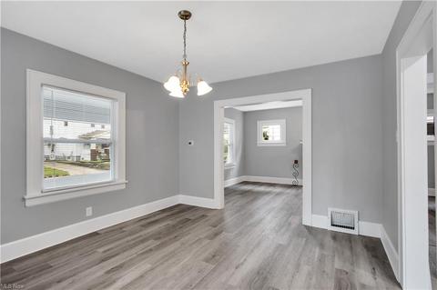 462 Dayton St, Akron, OH 44310 photo 9