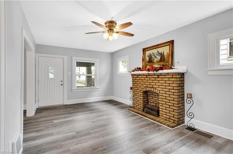 462 Dayton St, Akron, OH 44310 photo 4