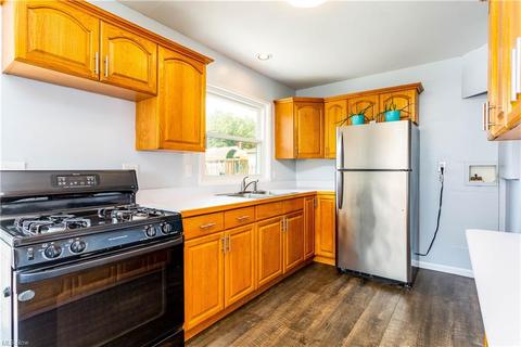 1906 Homewood Dr, Lorain, OH 44055 photo 14