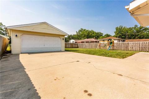 1906 Homewood Dr, Lorain, OH 44055 photo 3