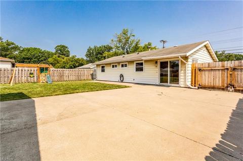 1906 Homewood Dr, Lorain, OH 44055 photo 4