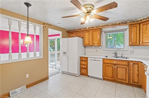 7107 E Jefferson Dr, Mentor, OH 44060 photo 9