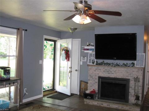 1114 Gulf Rd, Elyria, OH 44035 photo 2