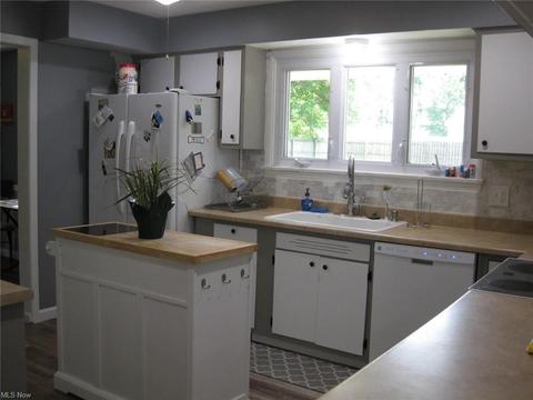 1114 Gulf Rd, Elyria, OH 44035 photo 9
