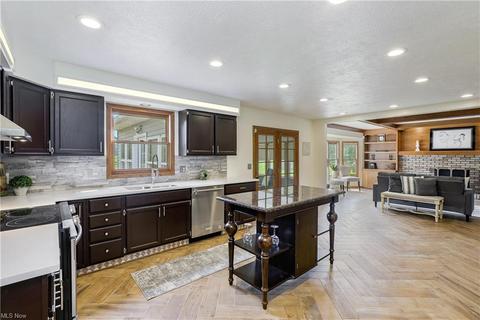 6874 Fenwick Ave NE, Canton, OH 44721 photo 3