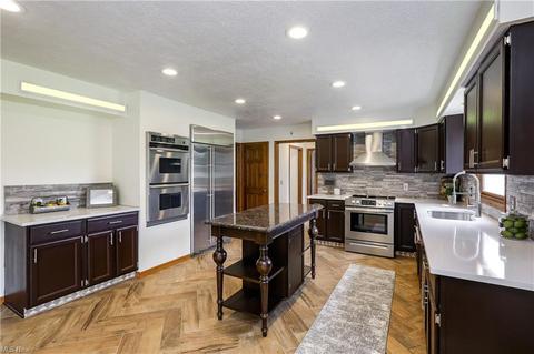 6874 Fenwick Ave NE, Canton, OH 44721 photo 2