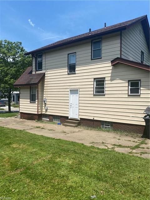 989 Peerless Ave, Akron, OH 44320 photo 3