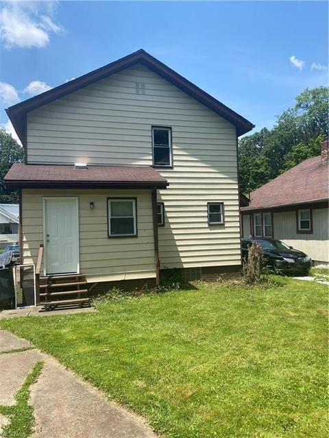 989 Peerless Ave, Akron, OH 44320 photo 4