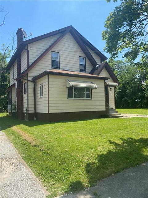 989 Peerless Ave, Akron, OH 44320 photo 2