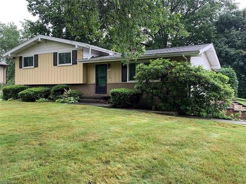 7175 Rolling Ridge Rd NE, Canton, OH 44721 photo 1