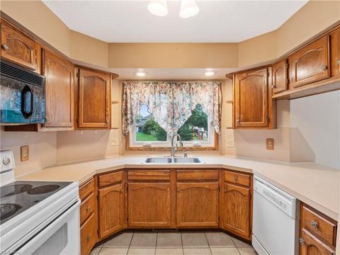 6504 Lynleigh Cir NW, Canton, OH 44708 photo 11