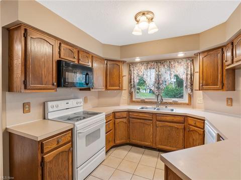 6504 Lynleigh Cir NW, Canton, OH 44708 photo 10