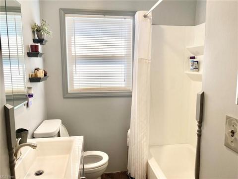 876 5th St, Struthers, OH 44471 photo 10