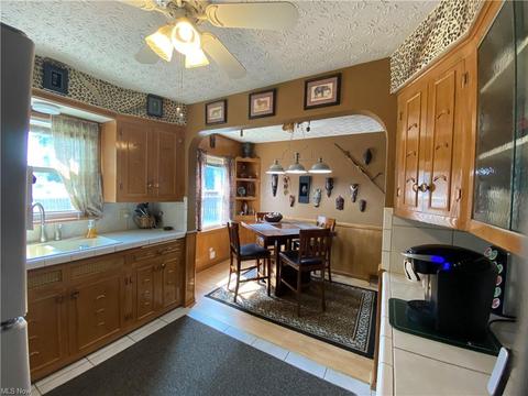 876 5th St, Struthers, OH 44471 photo 4