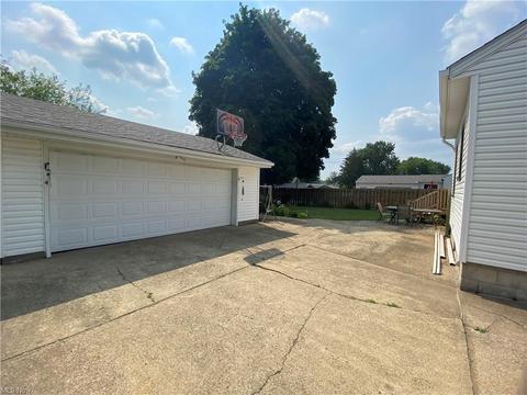 876 5th St, Struthers, OH 44471 photo 2