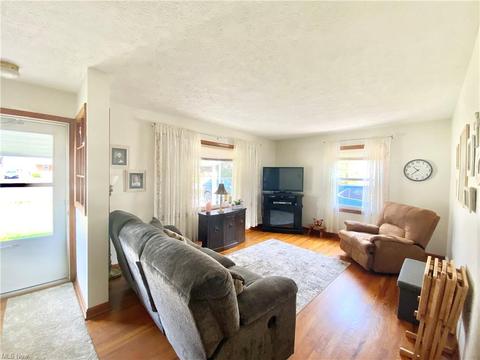 876 5th St, Struthers, OH 44471 photo 7