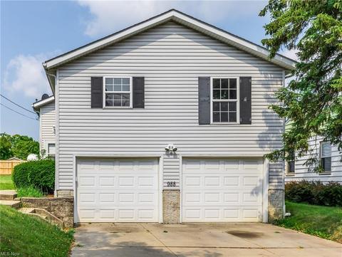 988 Nevin St, Akron, OH 44310 photo 2