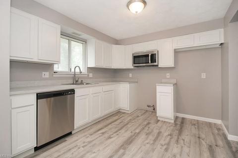 618 State St, Elyria, OH 44035 photo 7