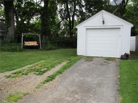136 Homestead Dr, Boardman, OH 44512 photo 3