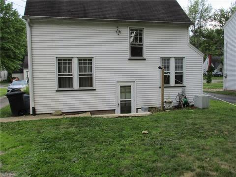 136 Homestead Dr, Boardman, OH 44512 photo 2