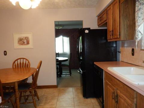 3366 Knowles Dr, Parma, OH 44134 photo 6