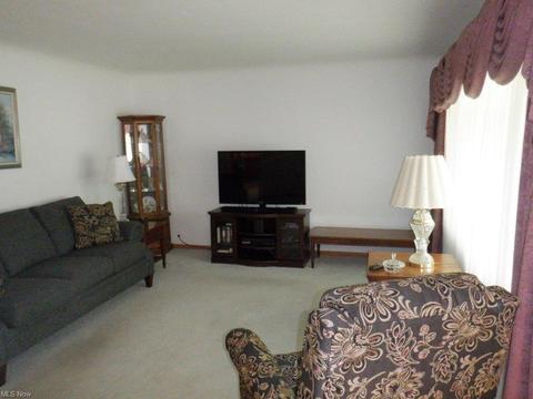 3366 Knowles Dr, Parma, OH 44134 photo 9