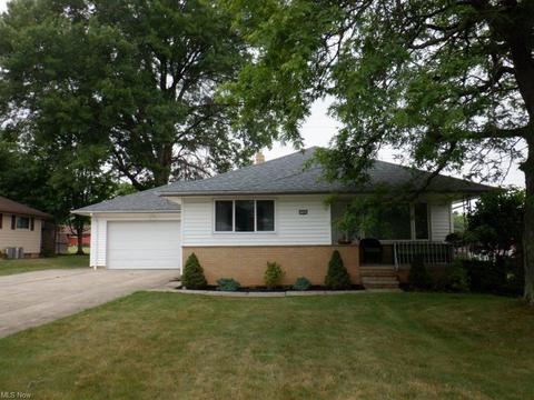 3366 Knowles Dr, Parma, OH 44134 photo 3