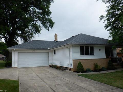 3366 Knowles Dr, Parma, OH 44134 photo 2