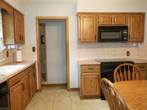 3366 Knowles Dr, Parma, OH 44134 photo 5