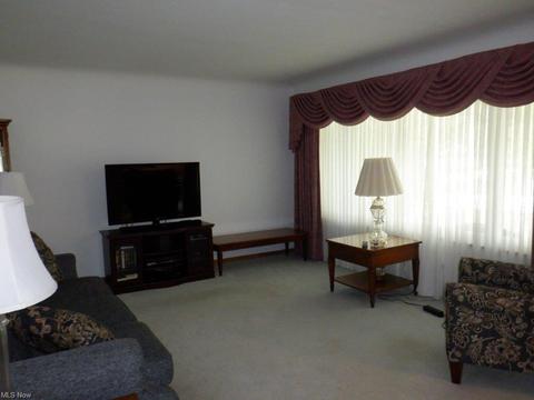 3366 Knowles Dr, Parma, OH 44134 photo 8