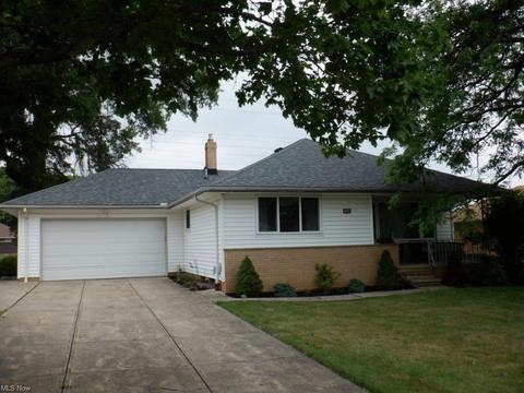 3366 Knowles Dr, Parma, OH 44134 photo 1