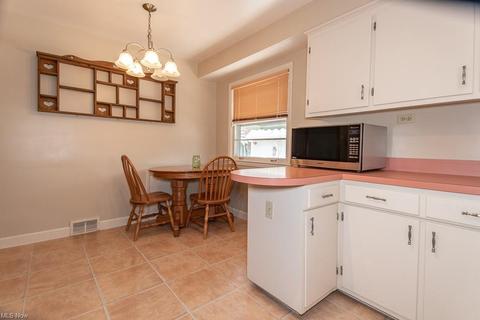 825 E 237th St, Euclid, OH 44123 photo 6