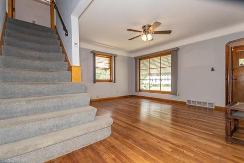 825 E 237th St, Euclid, OH 44123 photo 9