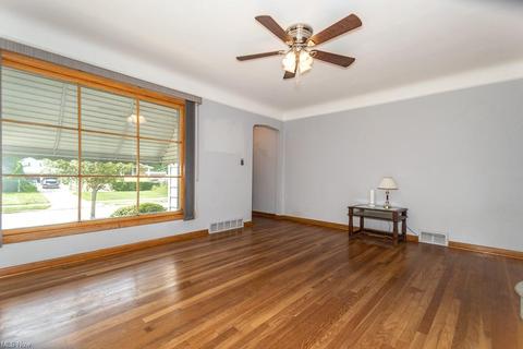 825 E 237th St, Euclid, OH 44123 photo 12