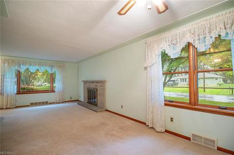 39553 Robert Ln, Elyria, OH 44035 photo 5