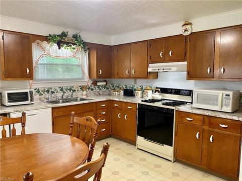 216 Jefferson Ave, Wheeling, WV 26003 photo 4