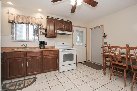 432 Xavier St, Elyria, OH 44035 photo 9
