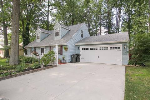 432 Xavier St, Elyria, OH 44035 photo 3