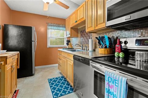 626 Hilliard Rd, Elyria, OH 44035 photo 8