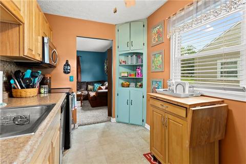 626 Hilliard Rd, Elyria, OH 44035 photo 9
