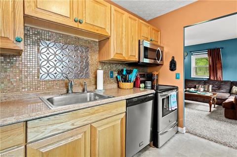 626 Hilliard Rd, Elyria, OH 44035 photo 11
