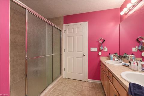 108 Timber Ridge Dr, Elyria, OH 44035 photo 17