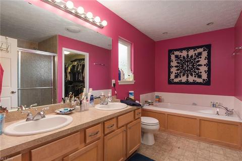 108 Timber Ridge Dr, Elyria, OH 44035 photo 16