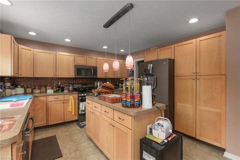 108 Timber Ridge Dr, Elyria, OH 44035 photo 12